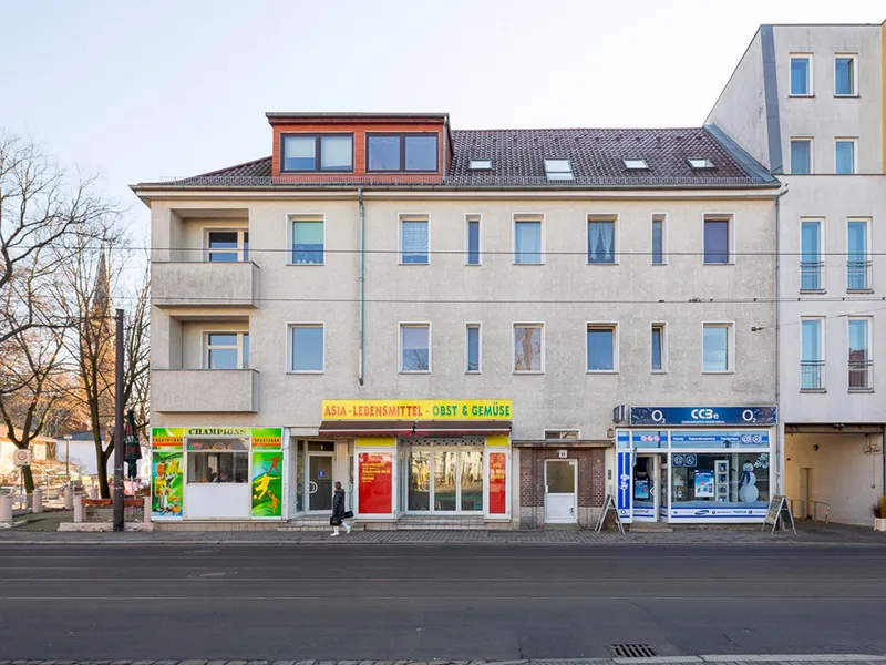 Altbauwohnung mit Tageslichtbad, Dielung und Balkon / Achtung nur mit passender Einkommensspanne — photo 1